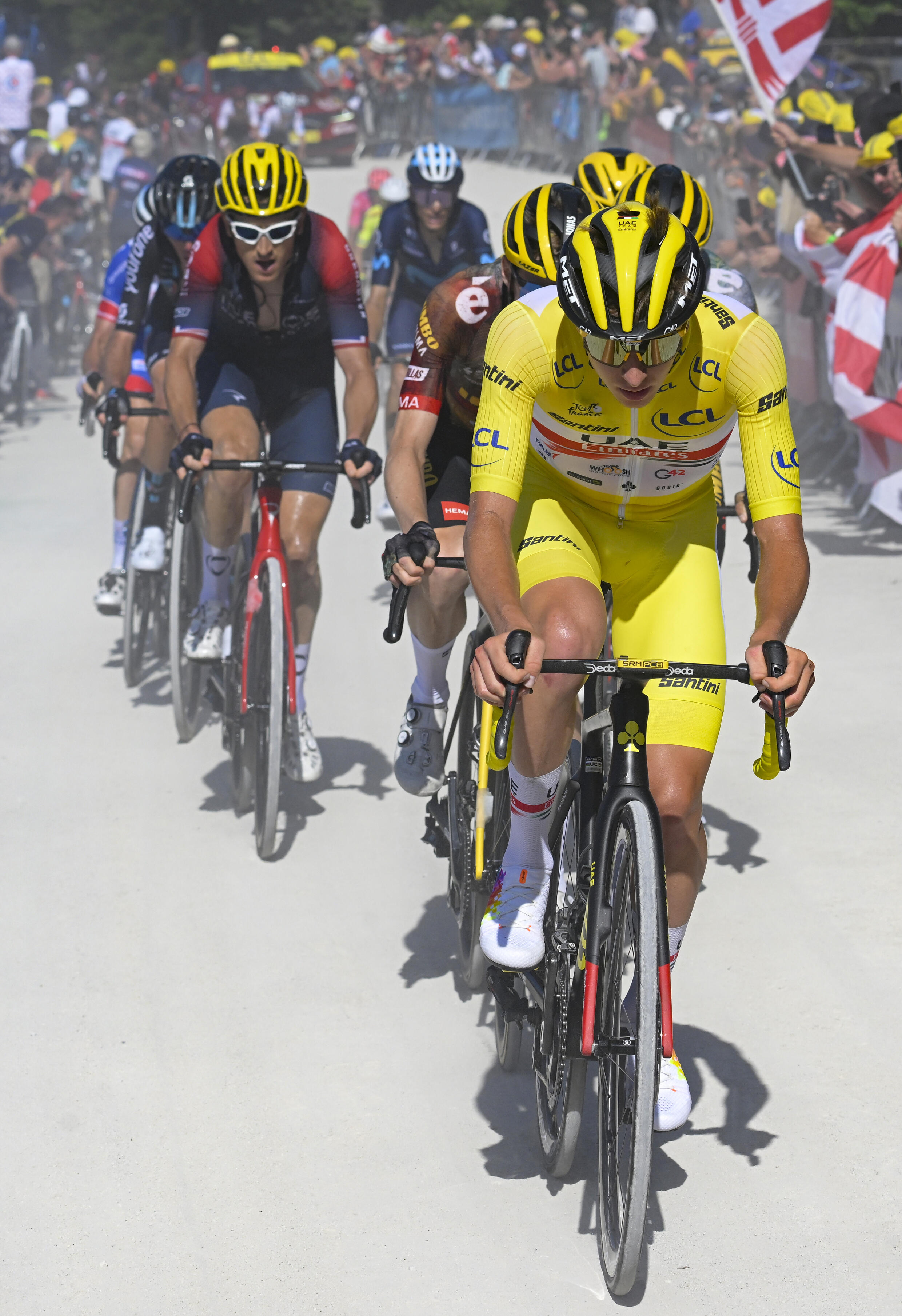 Le coureur slovène Tataj Bokar fait partie de ceux qui tentent de suivre Geraint Thomas dans le jaune du leader.