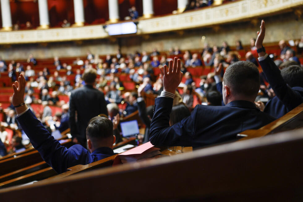 La mouture arrivant dans l'hémicycle lundi établit donc pour l'instant un dispositif avec des réseaux sociaux interdits, listés par décret après avis de l'Arcom, et d'autres soumis à autorisation parentale
