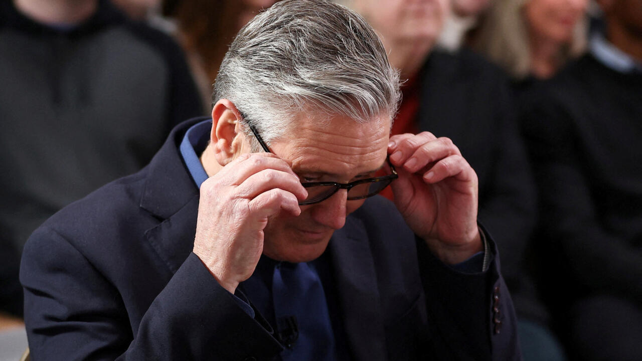 ستارمر يرفض الاستقالة وسط تداعيات فضيحة إبستين وصلاته بسفير بريطاني سابق