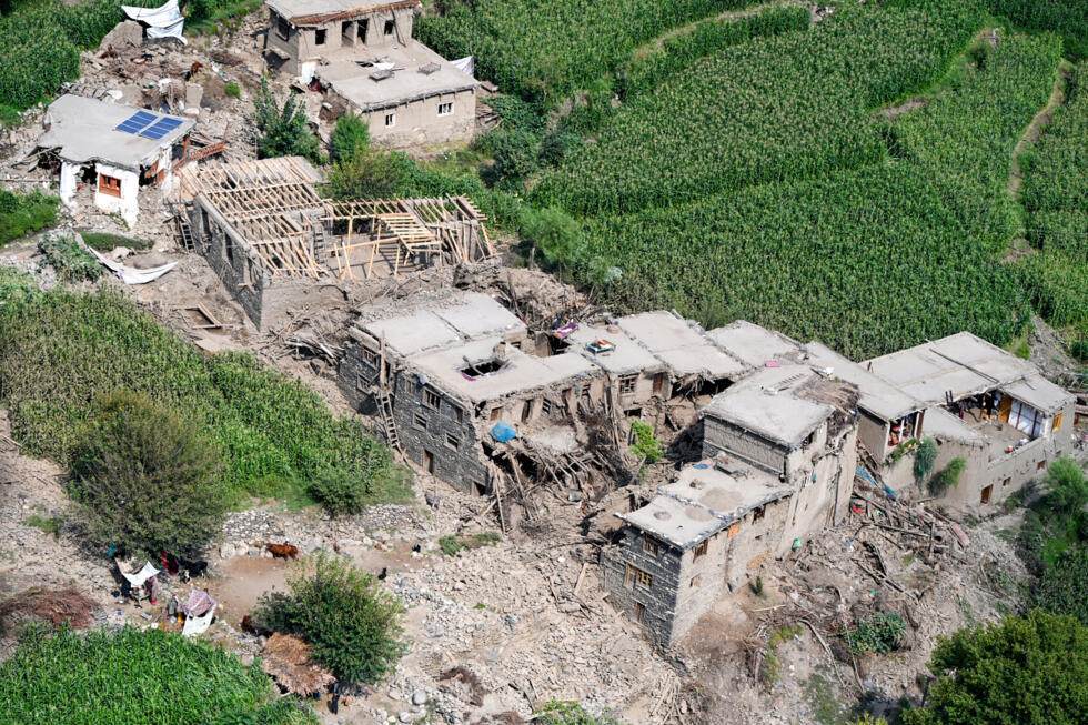 Vue aérienne de maisons endommagées à la suite de séismes dans le village de Mazar Dara, situé dans le district de Nurgal (province de Kounar), dans l'est de l'Afghanistan, le 1er septembre 2025.