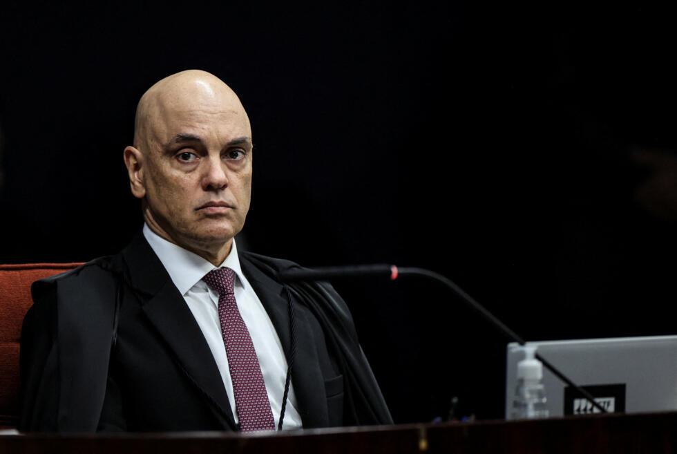 El juez de la Corte Suprema de Brasil, Alexandre de Moraes, asiste a una sesión durante la fase final del juicio al expresidente brasileño Jair Bolsonaro, el 11 de septiembre de 2025.