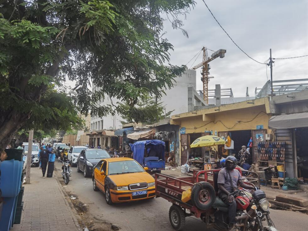 Dans la rue 11 de la Médina à Dakar, réputée pour son activité et ses artisans cordonniers, le différend politique entre Bassirou Diomaye Faye et Ousmane Sonko est sur toutes les lèvres