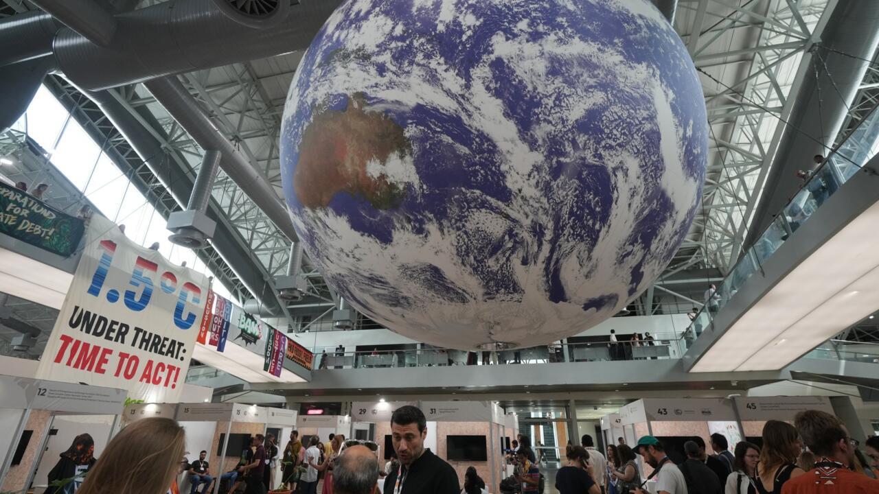 بسبب الخلافات.. قمة "كوب30" تتبنى اتفاقا مناخيا لا ينص على خطة للتخلص من الوقود الأحفوري