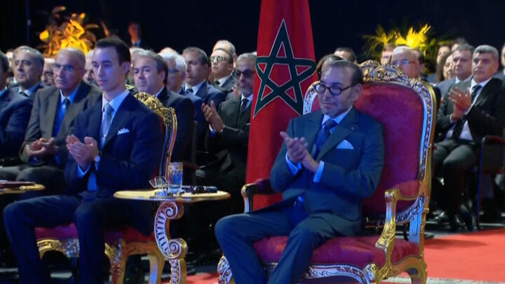 Le roi du Maroc, Mohammed VI, lors de la cérémonie de signature  de contrats de construction d'usines à Casablanca
