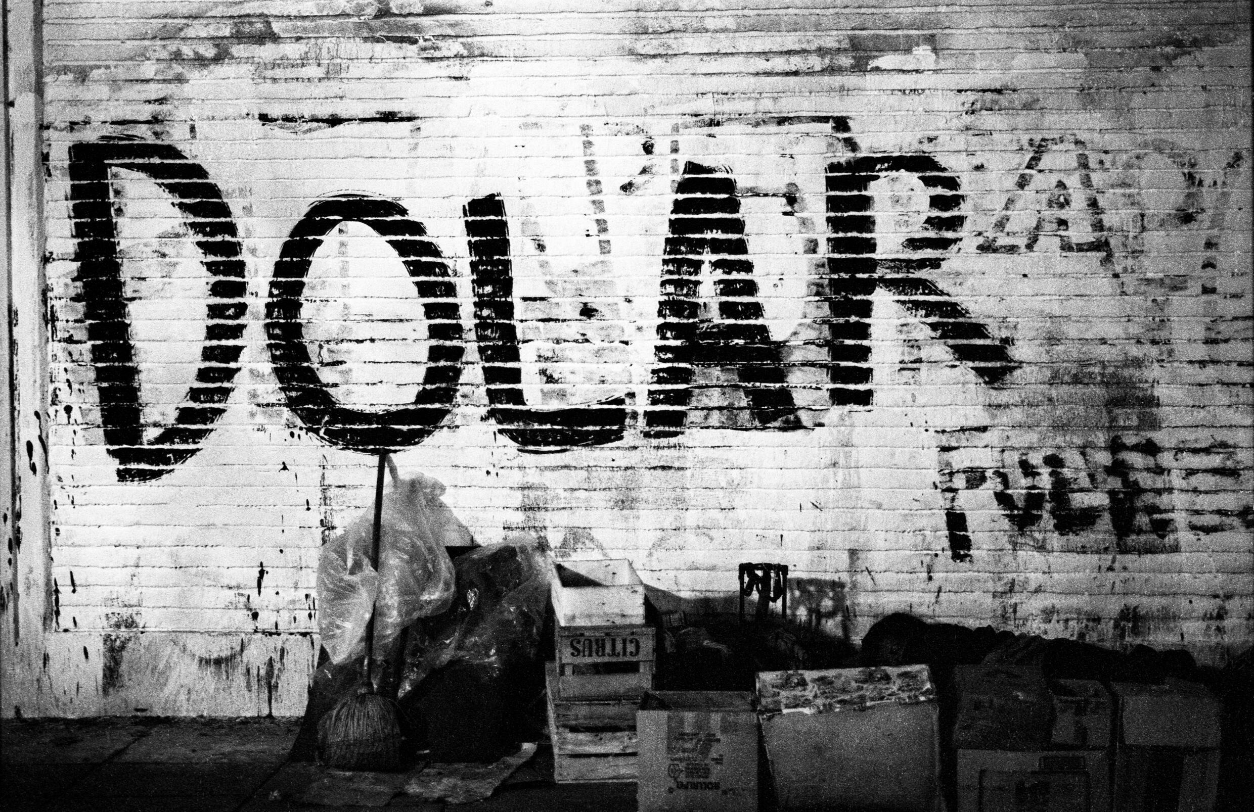 En las murallas de Buenos Aires, la capital de Argentina, en diciembre de 2001.