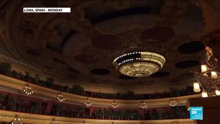 Barcelona opera ‘plants’ audience in seats