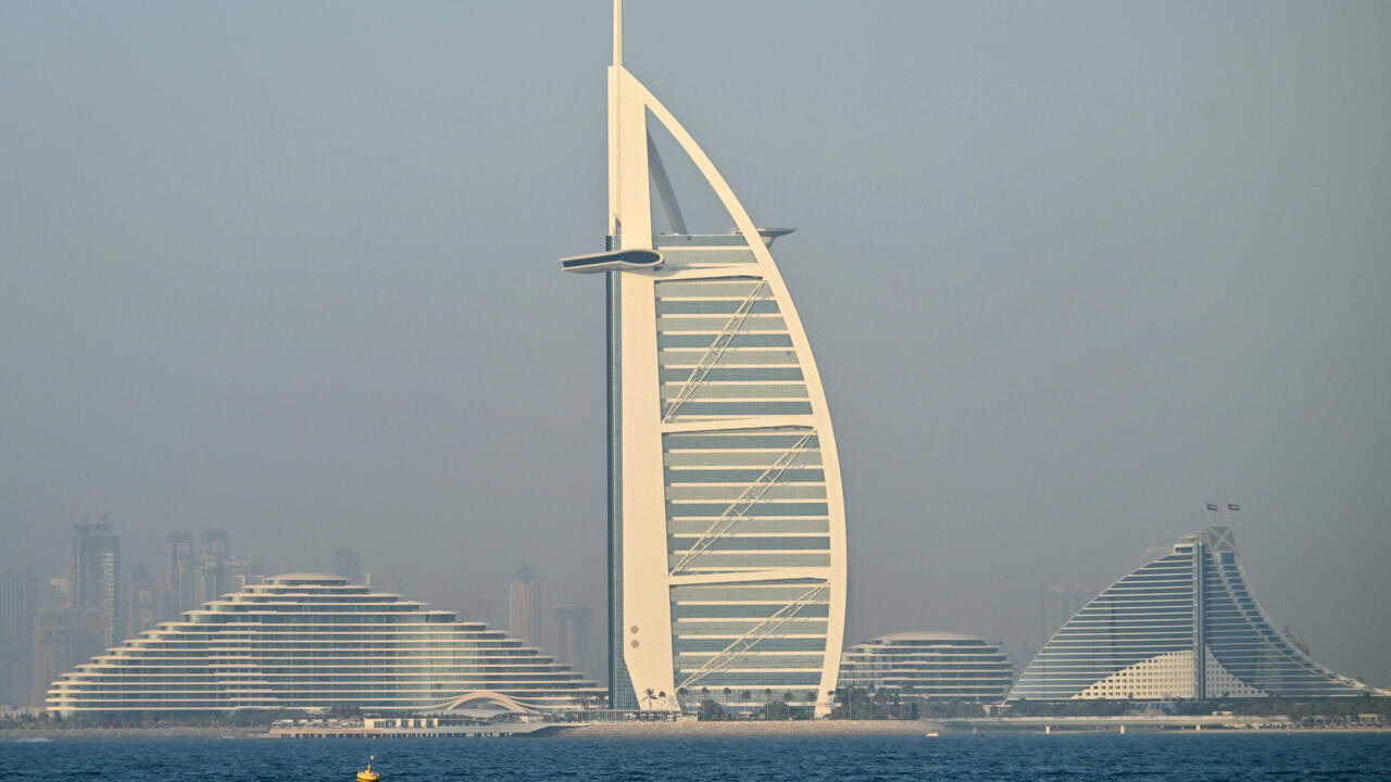 "الإمارات للدراجات" يتوّج بلقب بطولة العالم لسباق الطريق