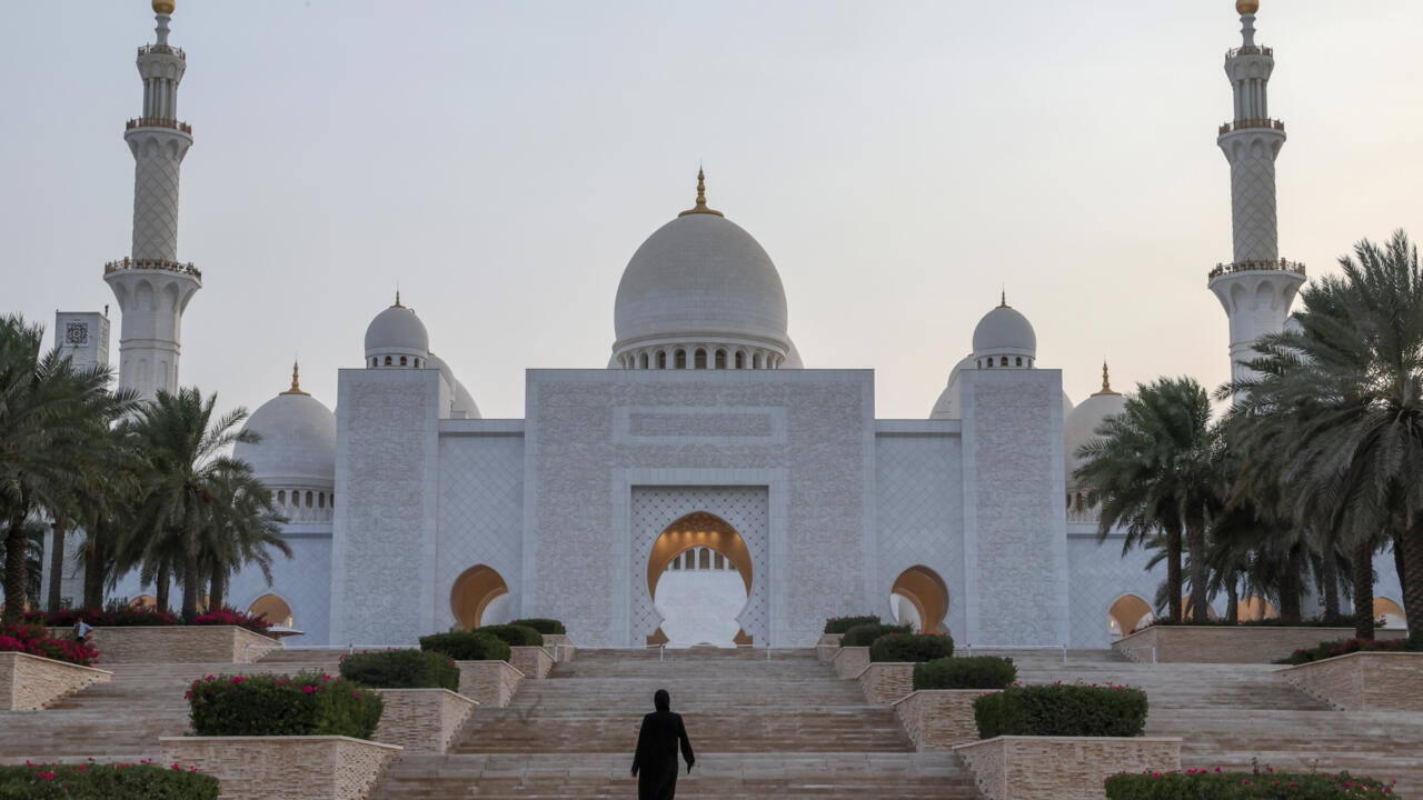 إطلاق أسماء إمارات الدولة على سبعة مساجد في أبوظبي