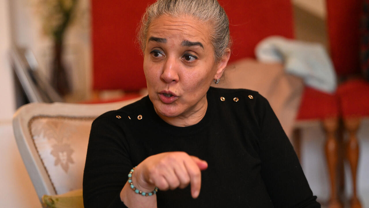 المحامية التونسية سنية الدهماني تطالب بعد الإفراج عنها بمراجعة مرسوم "الأخبار الكاذبة"