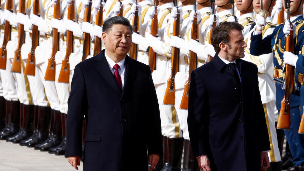 ماكرون يلوح بفرض رسوم جمركية على الصين لحماية التجارة الأوروبية