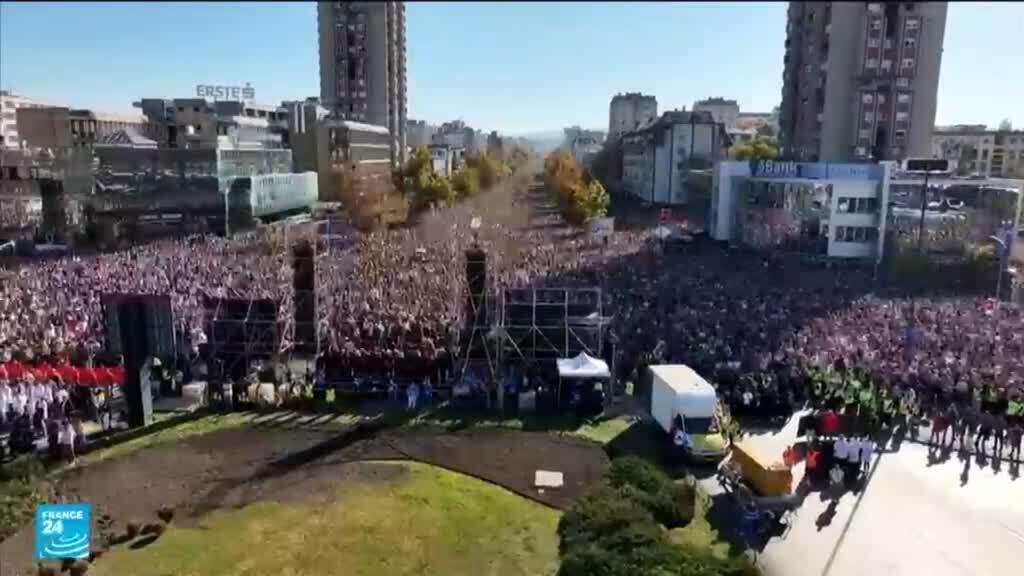 مسيرات في صربيا لإحياء ذكرى قتلى سقطوا في انهيار سقف محطة قطار