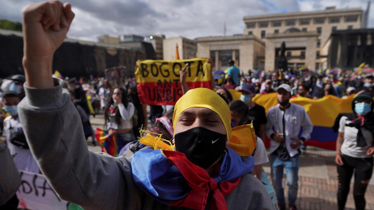 Thousands march in Colombia as anti-government protests enter third week