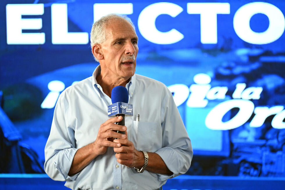 El candidato presidencial del derechista Partido Nacional de Honduras, Nasry Asfura, habla en una conferencia de prensa en Tegucigalpa, el 1 de diciembre de 2025