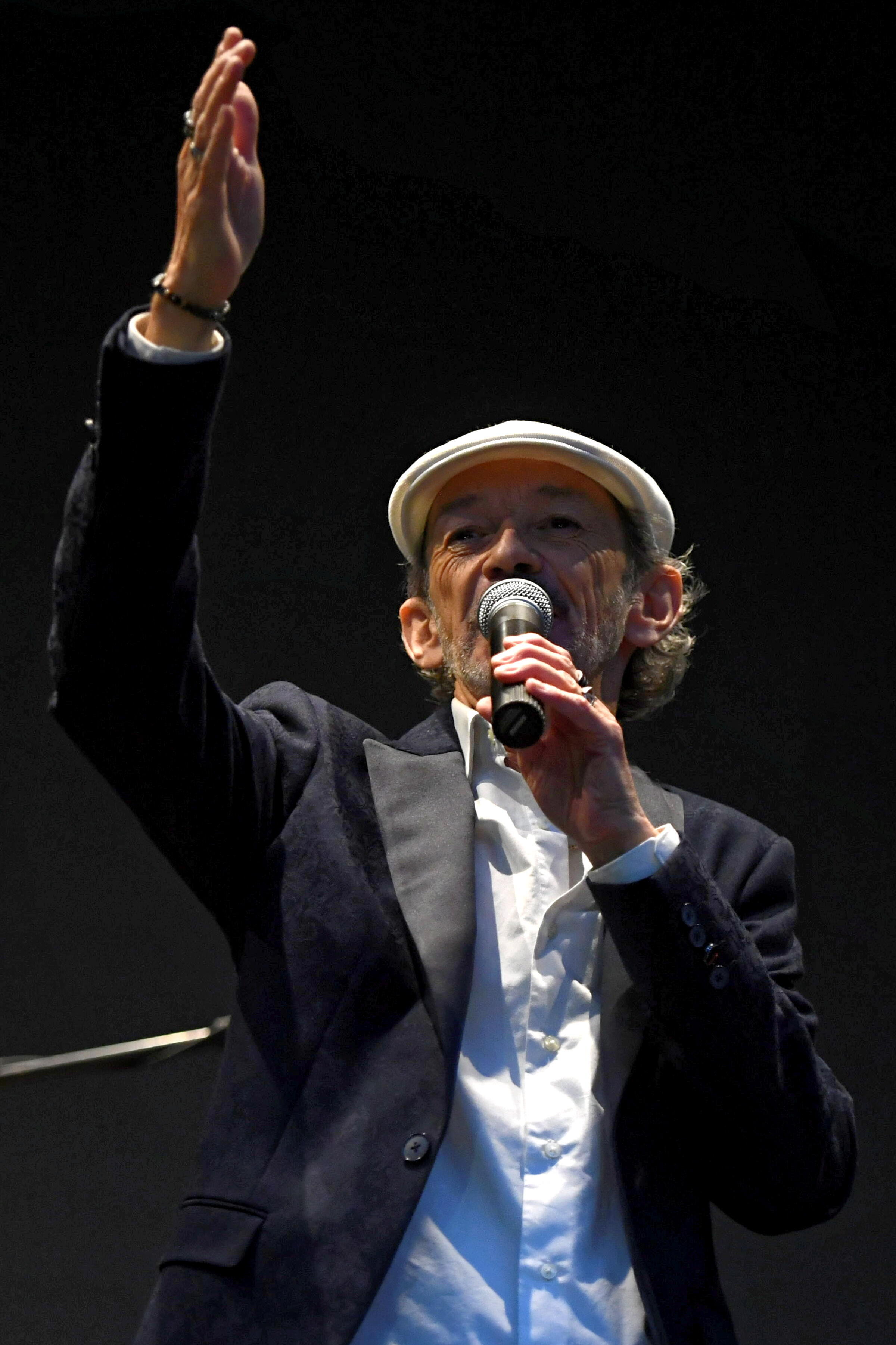 Músico y cantante argentino Fabián Ordóñez, padre de los raperos Bigflo y Oli, en concierto en Toulouse, 8 de diciembre de 2021