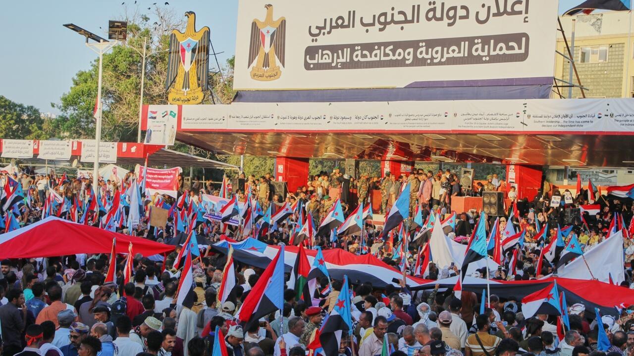 مباشر: السعودية تؤكد أن أمنها الوطني خط أحمر وسط مطالب للقوات الإماراتية بمغادرة اليمن