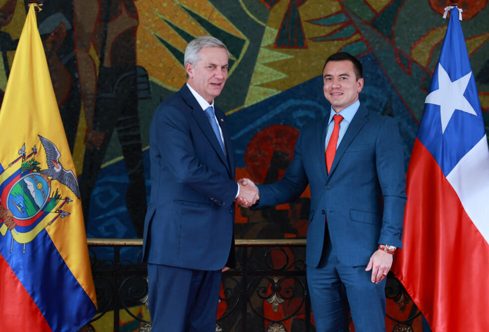 Kast discute con Ecuador