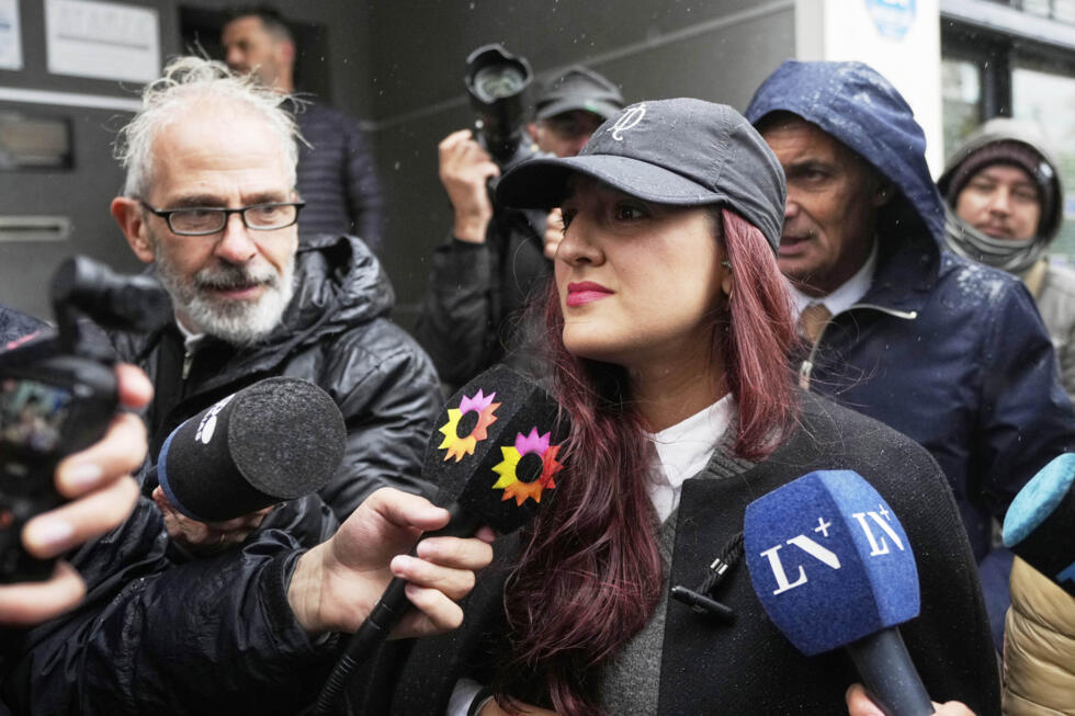 Jana Maradona declara a los medios a su llegada a una de las audiencias en el juicio por la muerte de su padre. San Isidro, 27 de mayo de 2025.