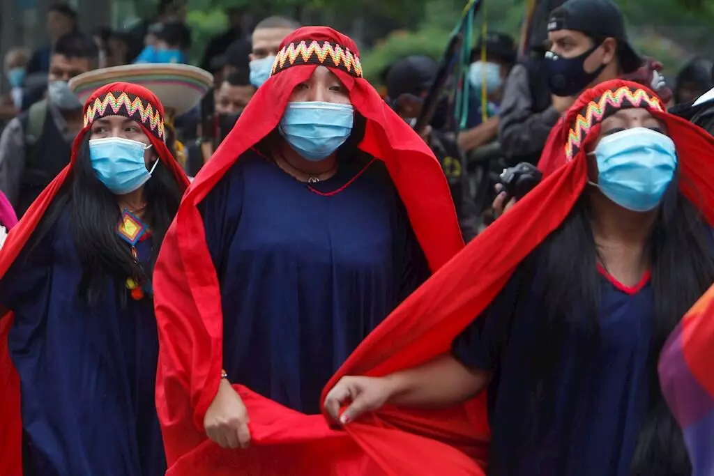 Integrantes de la Organización Indígena de Antioquia participan en una serie de actividades culturales en Medellín, Colombia. 19 de mayo de 2021.