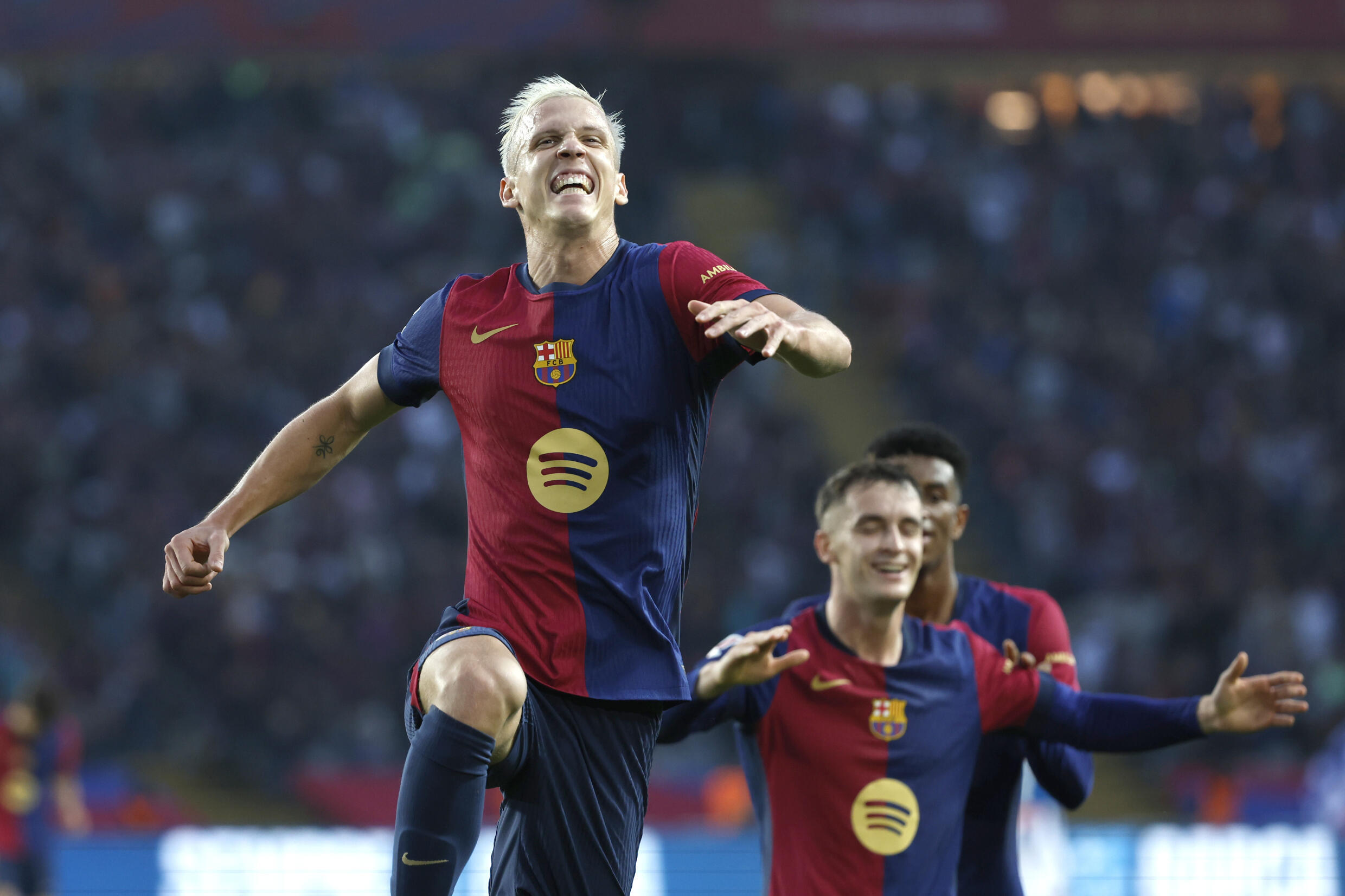 L'attaquant Dani Olmo célèbre un but face à l'Espanyol, le 3 novembre 2024 à Barcelone.