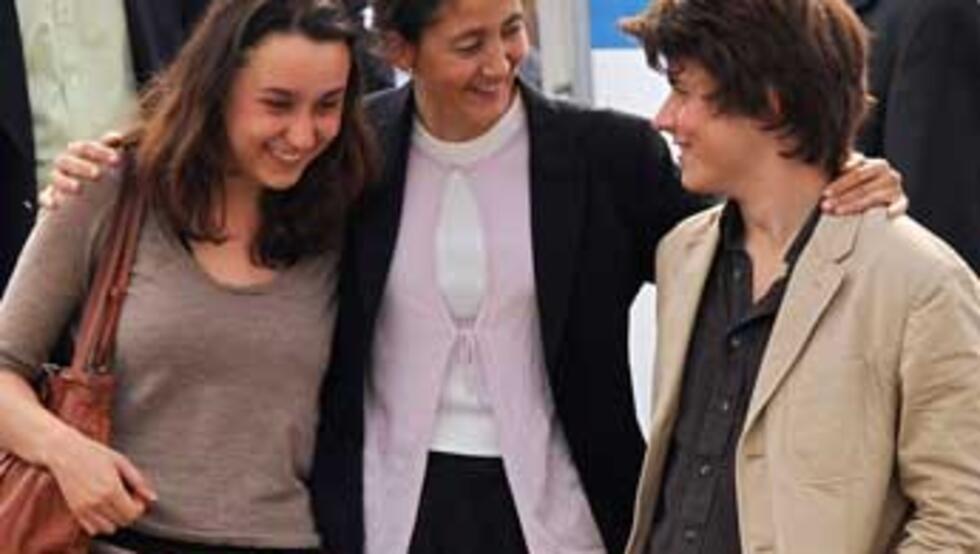 Ingrid Betancourt reunited with her family