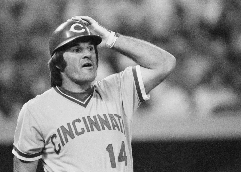 Pete Rose reacciona durante un juego de Grandes Ligas contra los Piratas en Pittsburgh el 14 de agosto de 1978. Su equipo, los Rojos de Cincinnati, dominó la Liga Nacional a placer durante la década de los '70