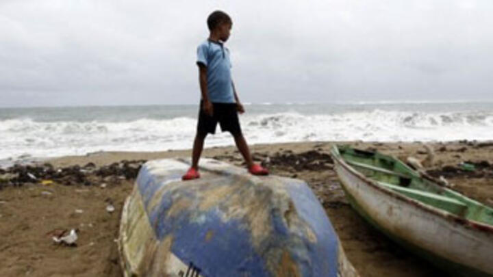 Hurricane Irene picks up strength en route to US