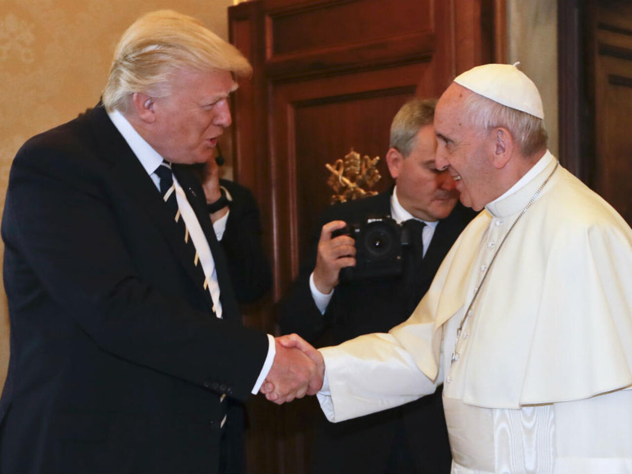 الفاتيكان: أول لقاء بين ترامب "الملياردير" و"بابا الفقراء ...