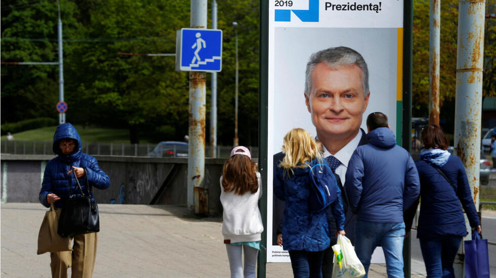 Un independiente lidera la carrera presidencial en Lituania y habrá