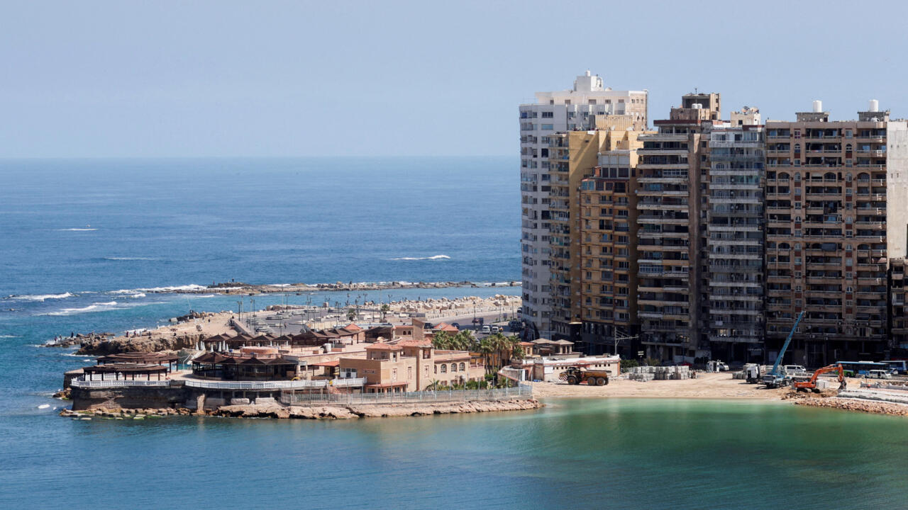 الإسكندرية: تآكل السواحل يهدد المدينة ومبانيها بالانهيار