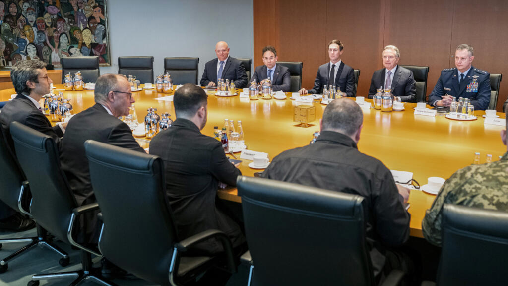 زيلينسكي والسفير الأمريكي سيمضيان قدماً في المحادثات الأوكرانية في برلين يوم الاثنين