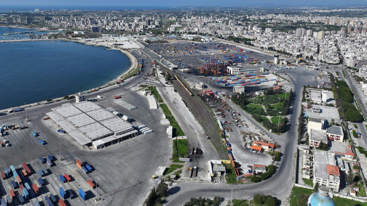 موانئ أبوظبي تستحوذ على حصة في محطة حاويات اللاذقية مقابل 22 مليون دولار