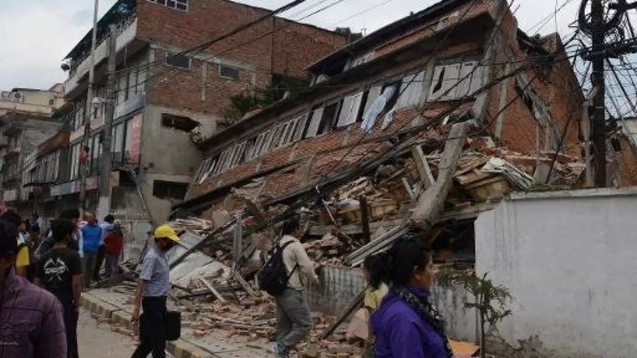 Video Survivors Flee Kathmandu After Earthquake