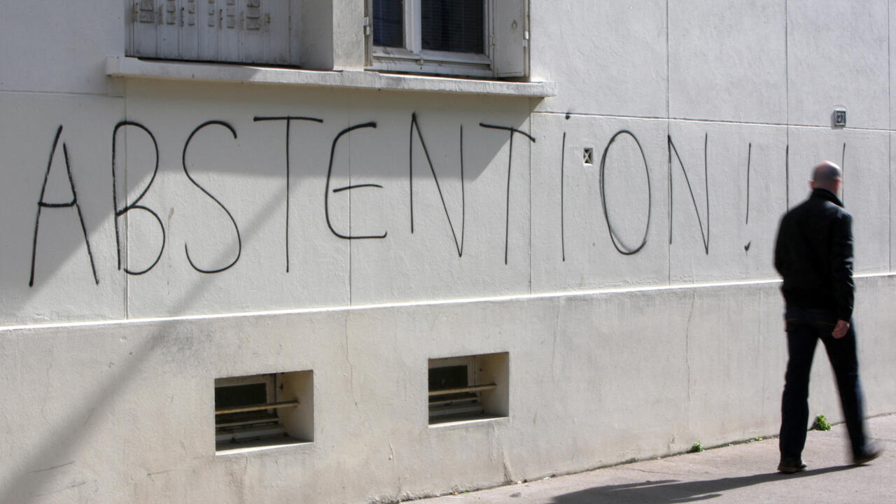 Presidential abstention, "only rival" of Emmanuel Macron, according to