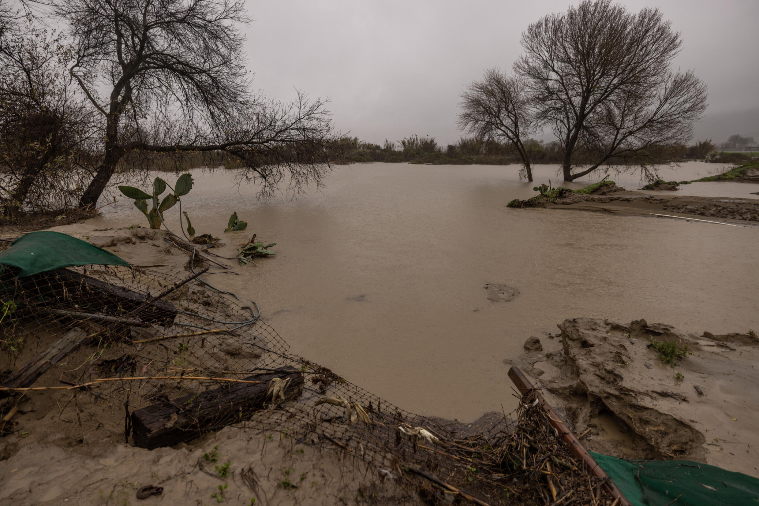 Nuevas inundaciones en California, golpeada por intensas lluvias