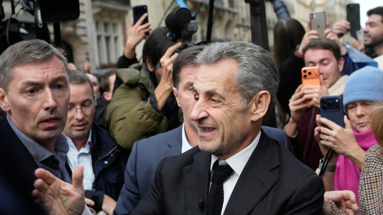 ‘Welkom in de hel’: Sarkozy bespreekt gevangenisverblijf en extreemrechtse toenadering in nieuw boek