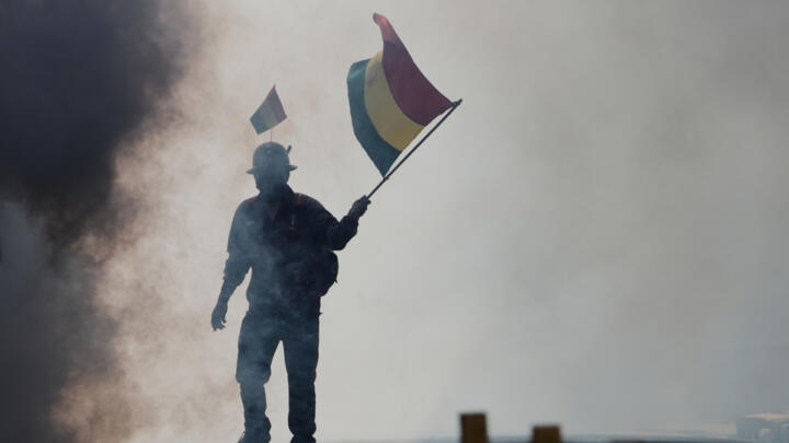 Paz y los sindicatos acuerdan un nuevo decreto sobre combustibles y el fin de los bloqueos en Bolivia