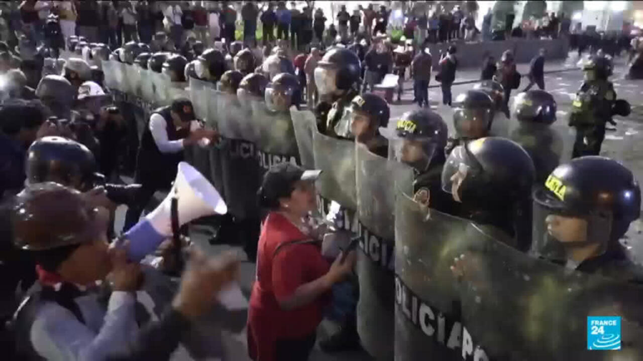 Peru: Hundreds clash with police in Lima during protests over corruption and pension reforms