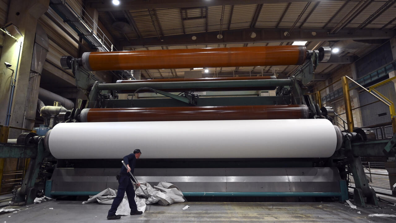 In the last French newsprint factory, the future is cardboard Teller