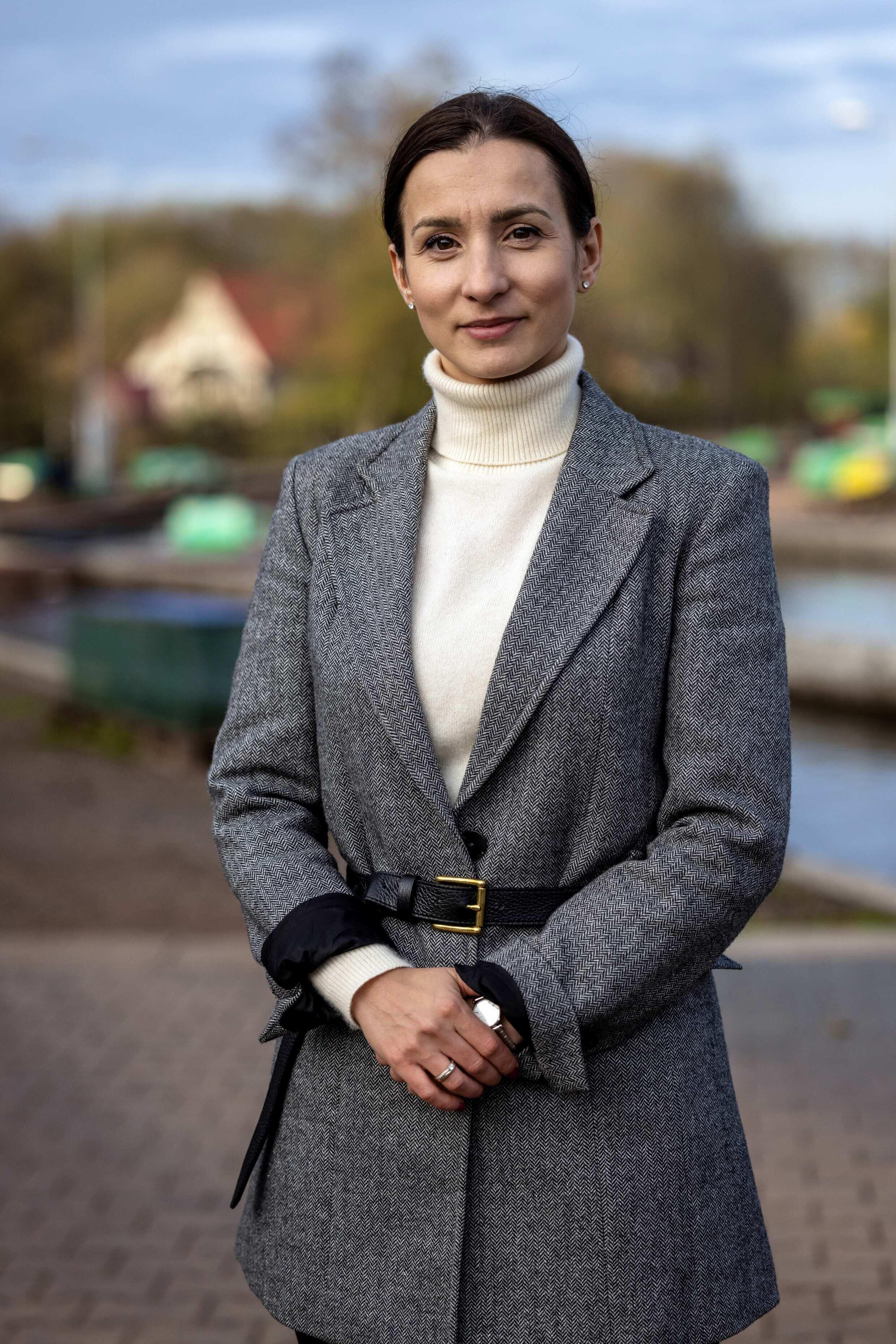 Agatha Lakomiak-Winnicka, dyrektor sprzedaży i marketingu firmy Antonius Caviar, 4 listopada 2022 r. na farmie rybnej w Rusi w Polsce.