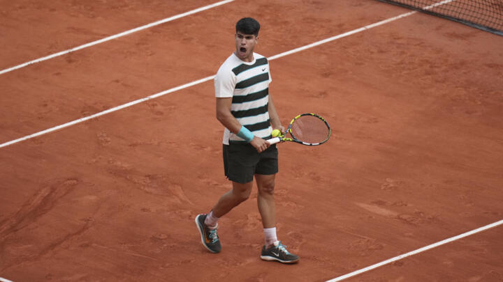 Spain's Carlos Alcaraz celebrates beating Ben Shelton of the US during their fourth round match of the French Tennis Open on June 1, 2025.