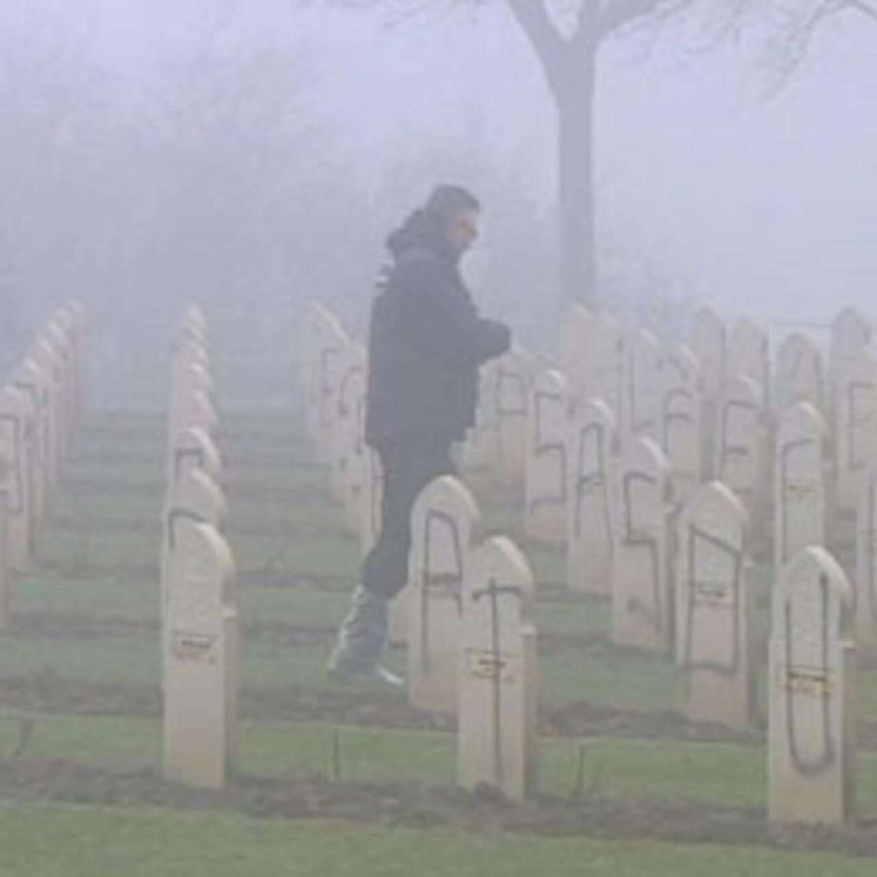 Prendre Une Tombe En Photo Islam Des centaines de tombes musulmanes profanées