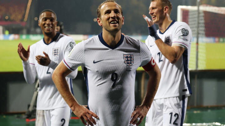 Harry Kane et ses coéquipiers savourent leur victoire face à l'Albanie, au stade Daugava à Riga, mardi 14 octobre 2025.