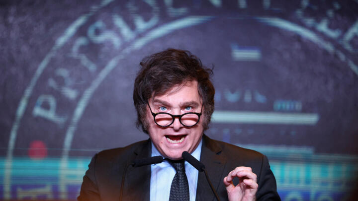 El candidato presidencial argentino Javier Milei y su hermana Karina Milei reaccionan ante los resultados de la segunda vuelta de las elecciones presidenciales de Argentina, en Buenos Aires, Argentina