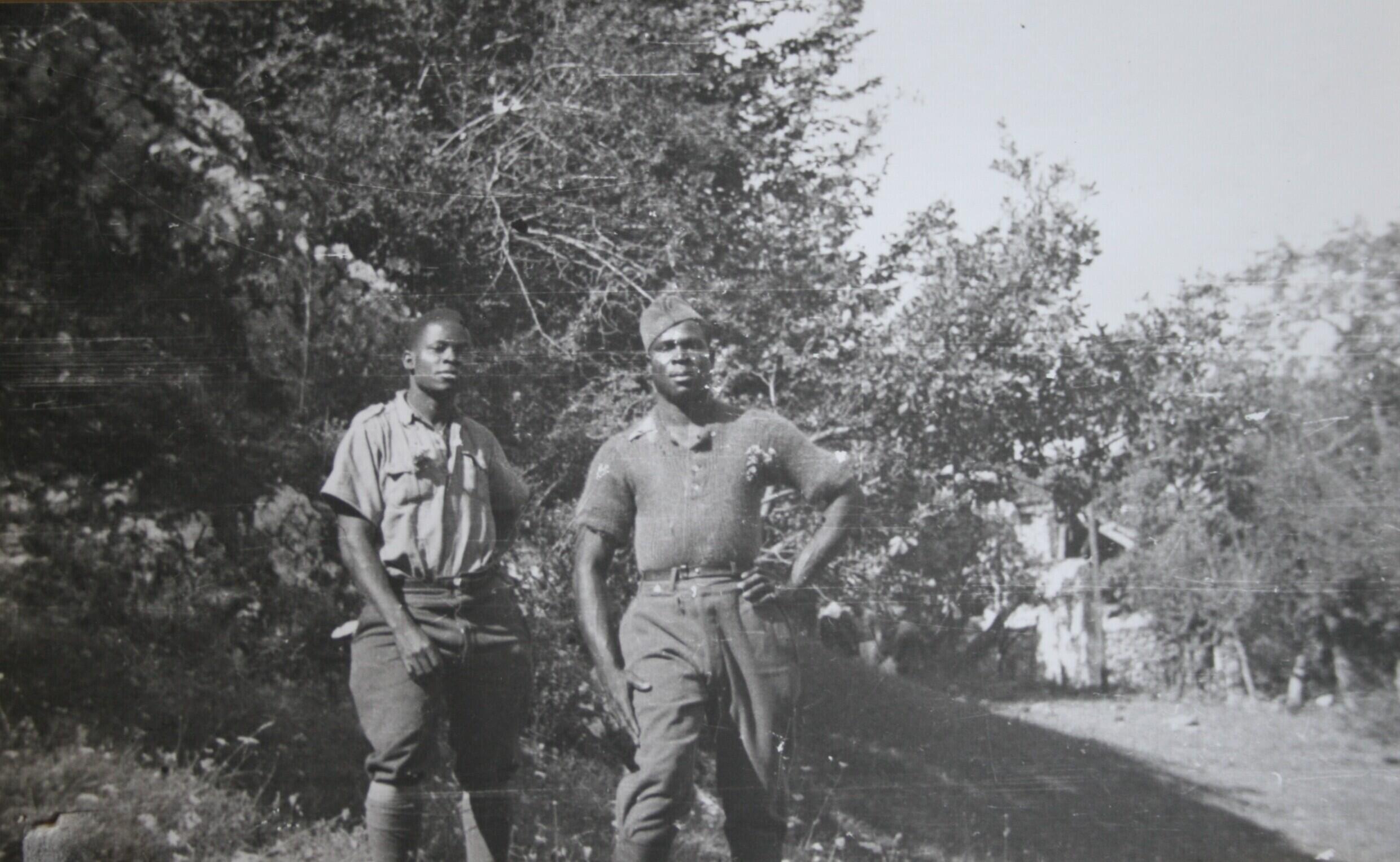 Two Senegalese tirailleurs in the Lente forest, in Vercor.
