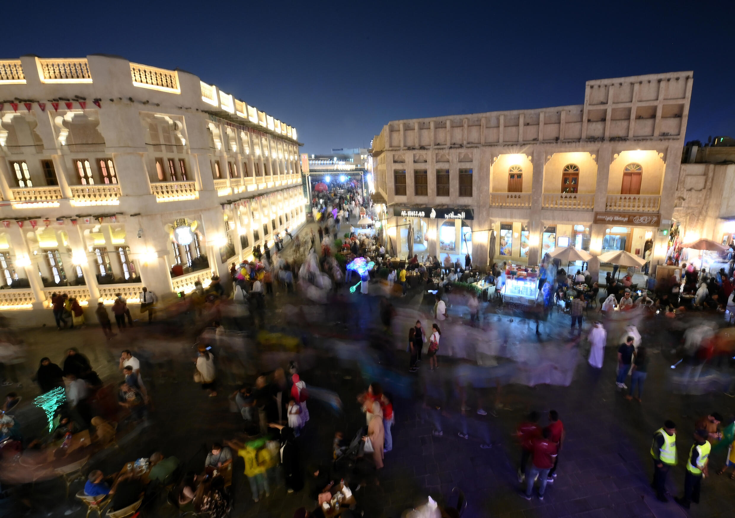 مونديال 2022: دقت ساعة الحقيقة بالنسبة لقطر 1 سوق واقف في الدوحة عشية انطلاق مونديال قطر 2022 في كرة القدم