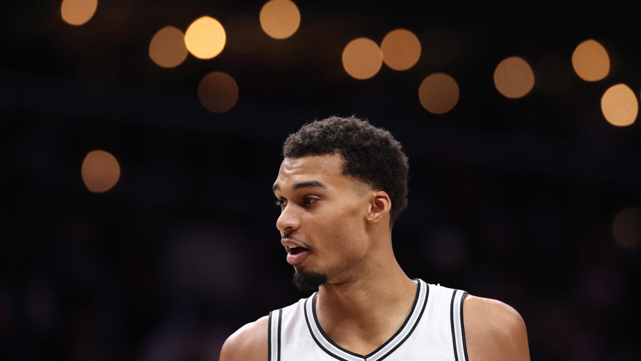 أن بي ايه: خسارة ثالثة لحامل اللقب