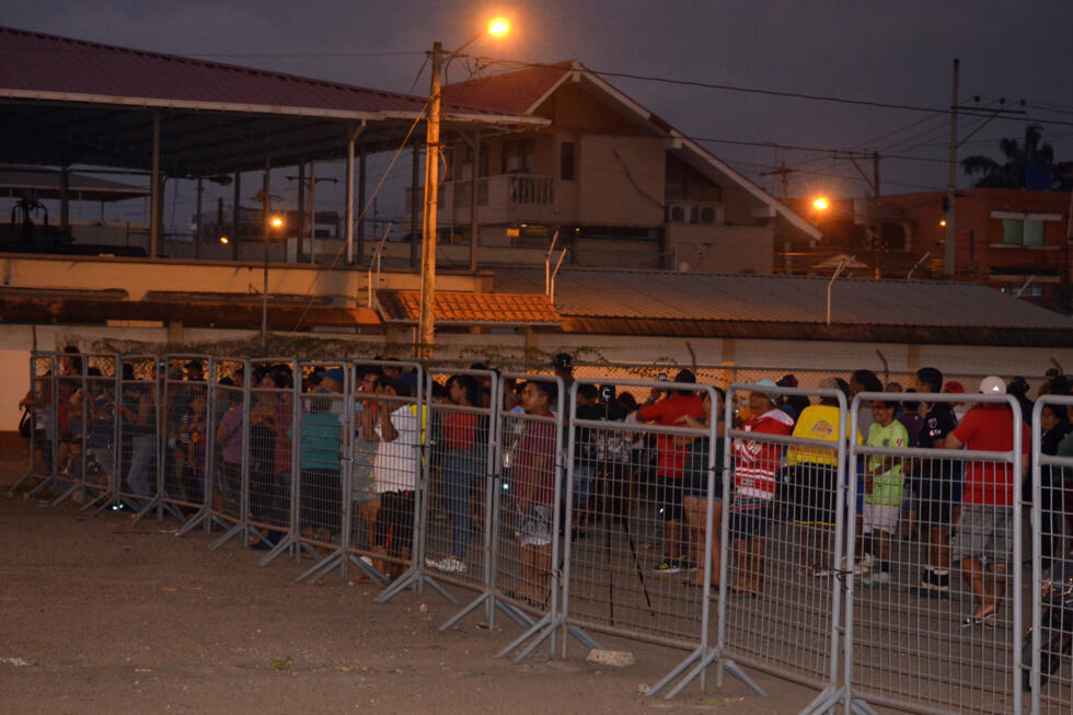 Relatives of Ecuadoran inmates regularly flock to the prison gates to await news of their loved ones after outbreaks of violence