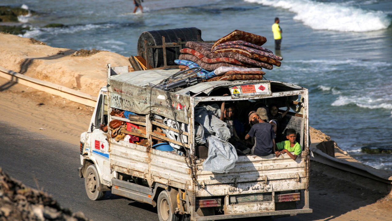 الصليب الأحمر يعتبر إخلاء مدينة غزة مستحيلا وإسرائيل تواصل عملياتها