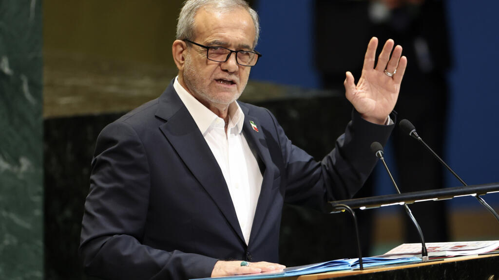 الرئيس الإيراني يقر بضرورة نقل العاصمة من طهران نظرا لاكتظاظ السكان وتفاقم أزمة المياه