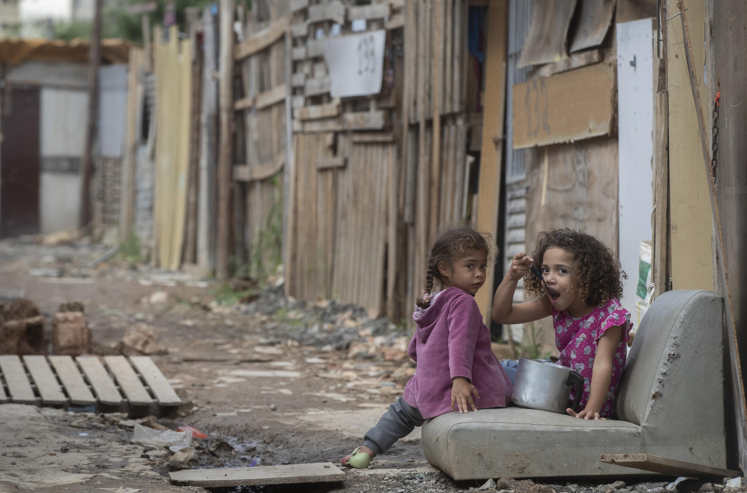La inseguridad alimentaria afecta a millones de personas que viven en los barrios más pobres de Brasil. Imagen de la favela Penha Brasil, en Sao Paulo.